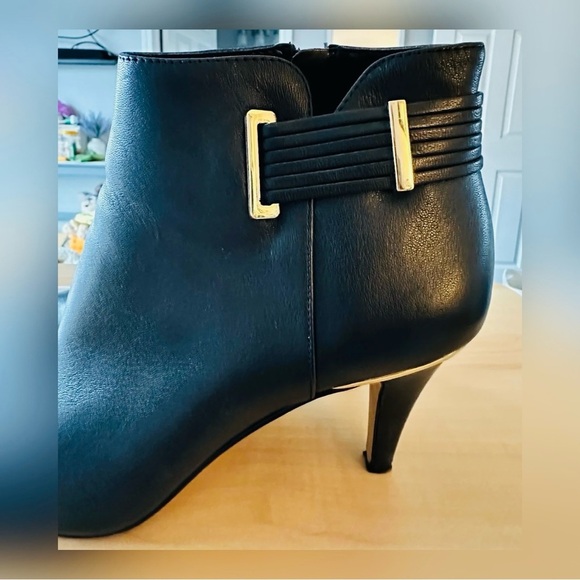 Vince Camuto Vinisha Black Leather Heeled Booties - Picture 7 of 7